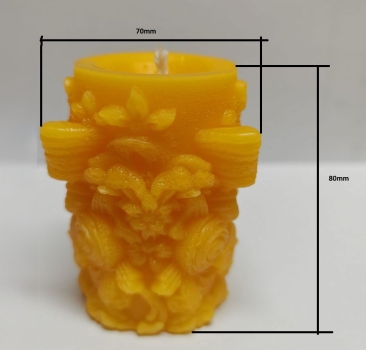 Bienenwachskerze mit Schmetterlingen